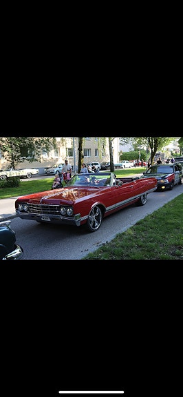 Oldsmobile Ninety-Eight 2 of 5