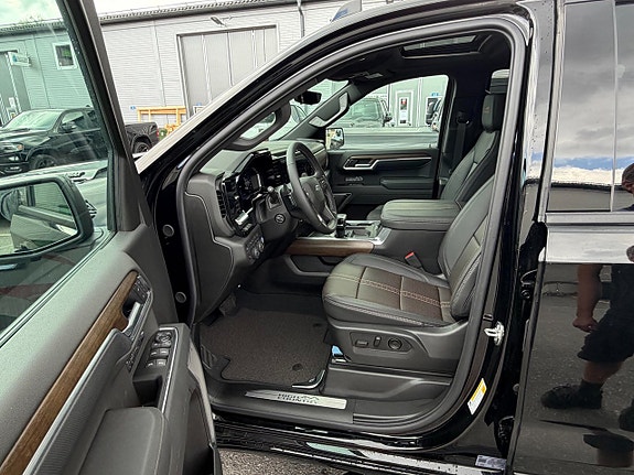 Chevrolet Silverado 1500 7 of 9