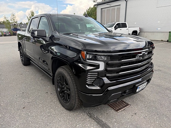 Chevrolet Silverado 1500 3 of 9