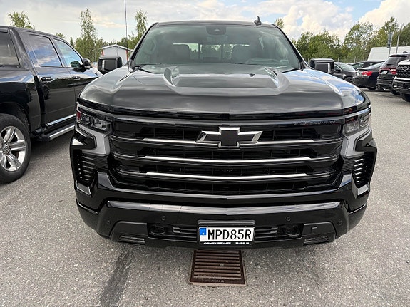 Chevrolet Silverado 1500 2 of 9