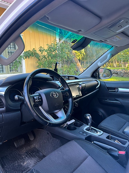 Toyota HiLux 8 of 10