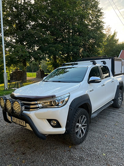 Toyota HiLux 3 of 10