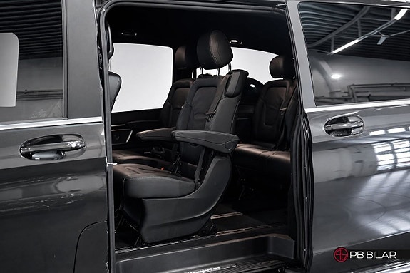 Mercedes-Benz V300 10 of 26