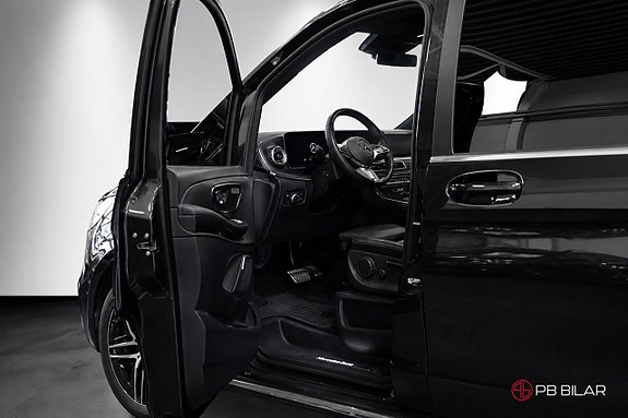 Mercedes-Benz V300 8 of 26