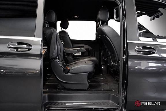 Mercedes-Benz V300 14 of 26
