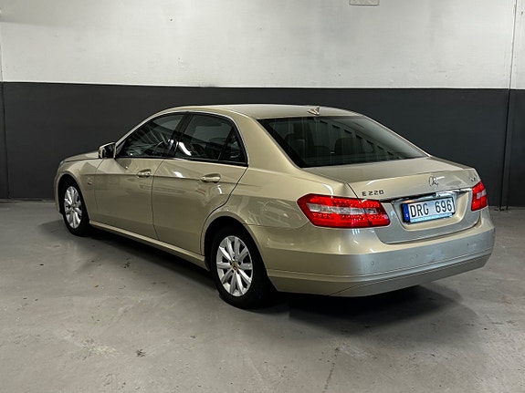 Mercedes-Benz E220 5 of 27