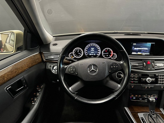 Mercedes-Benz E220 20 of 27