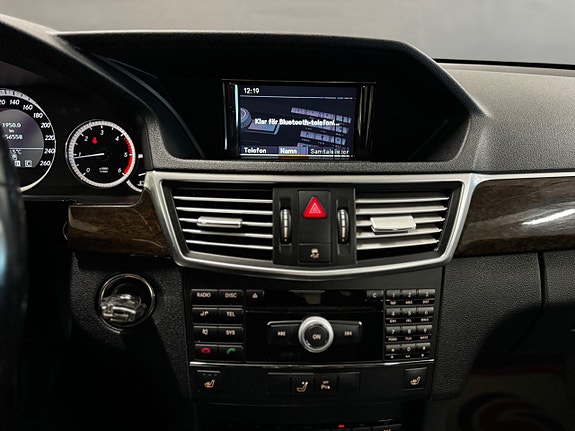 Mercedes-Benz E220 24 of 27