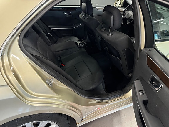 Mercedes-Benz E220 15 of 27