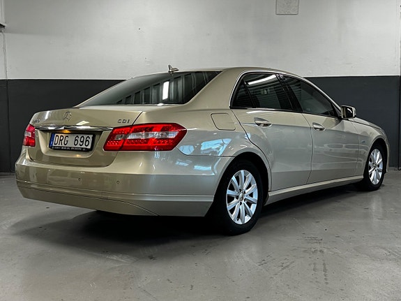 Mercedes-Benz E220 9 of 27
