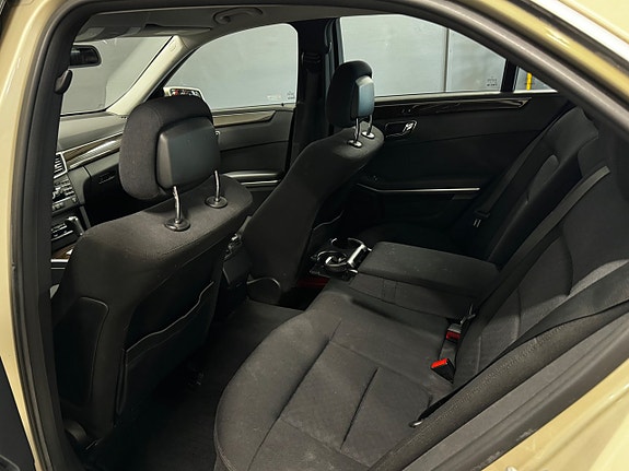 Mercedes-Benz E220 14 of 27