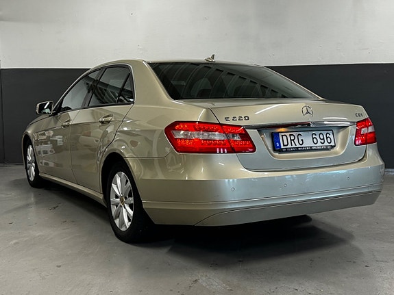 Mercedes-Benz E220 6 of 27