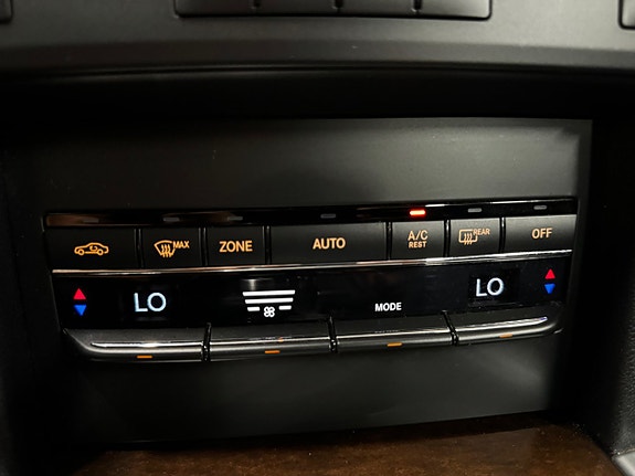 Mercedes-Benz E220 23 of 27