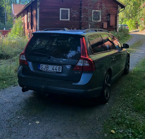 Volvo V70 3 of 4