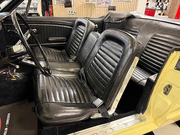 Ford Mustang 16 of 24