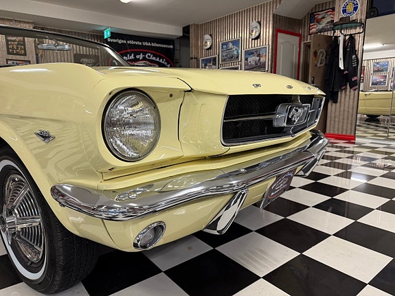 Ford Mustang 2 of 24