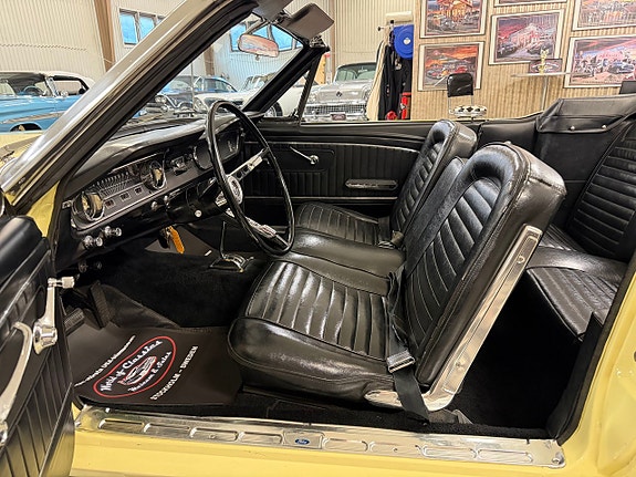 Ford Mustang 12 of 24