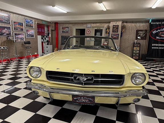 Ford Mustang 3 of 24