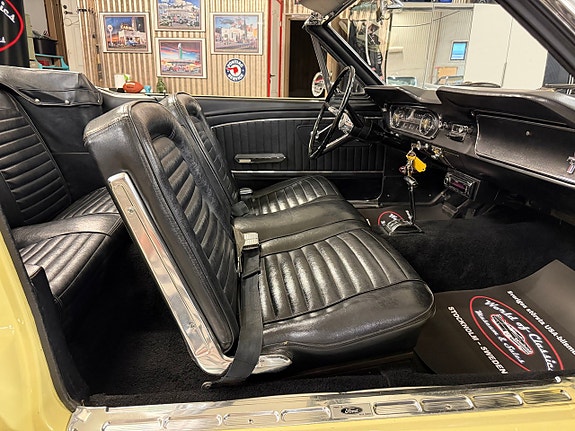 Ford Mustang 19 of 24