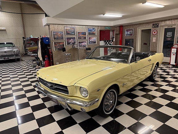 Ford Mustang 10 of 24