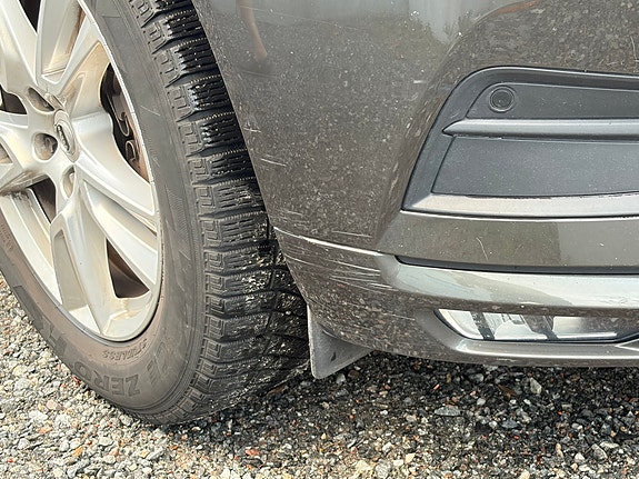 Volvo XC60 2 of 17