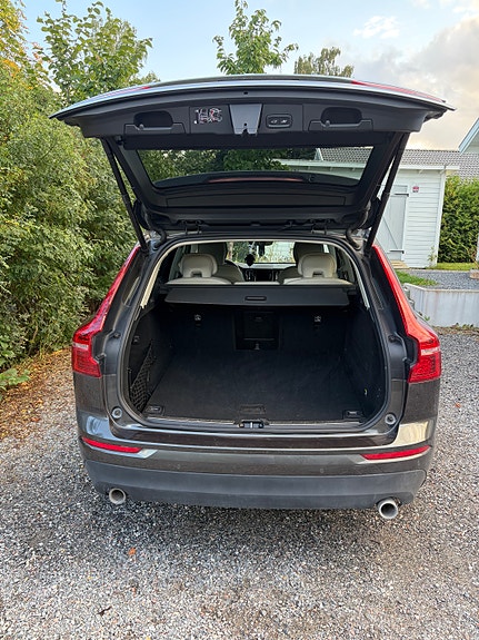 Volvo XC60 6 of 17