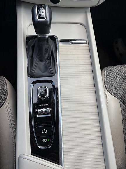 Volvo XC60 16 of 17