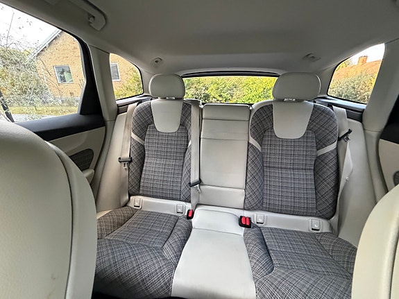 Volvo XC60 15 of 17
