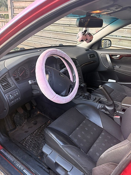Volvo V70 8 of 12