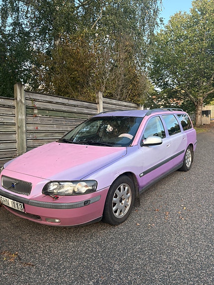 Volvo V70 2 of 12