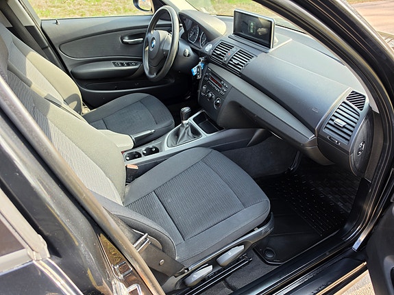 BMW 116i 4 of 6