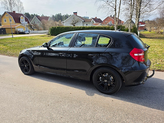 BMW 116i 3 of 6