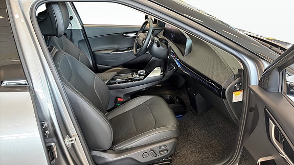Kia EV6 3 of 12