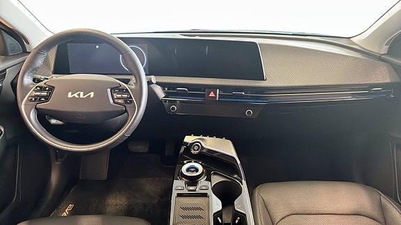 Kia EV6 4 of 12