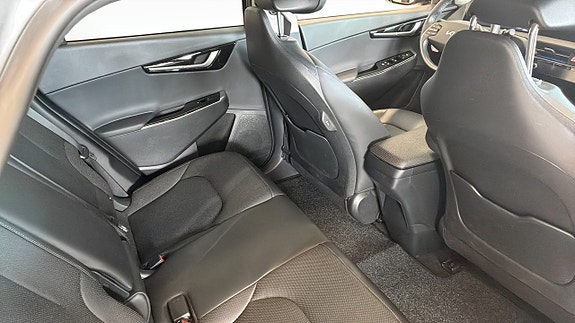 Kia EV6 5 of 12