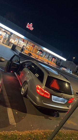 Mercedes-Benz E220 8 of 8