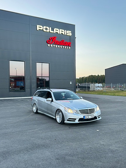 Mercedes-Benz E220 6 of 8