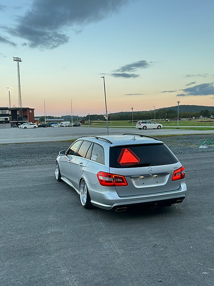 Mercedes-Benz E220 5 of 8