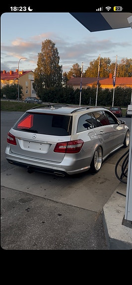 Mercedes-Benz E220 4 of 8