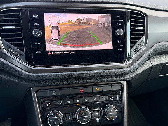 Volkswagen T-Roc 9 of 15
