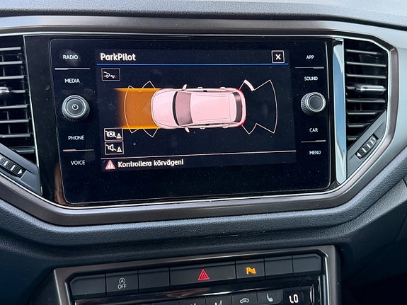 Volkswagen T-Roc 10 of 15