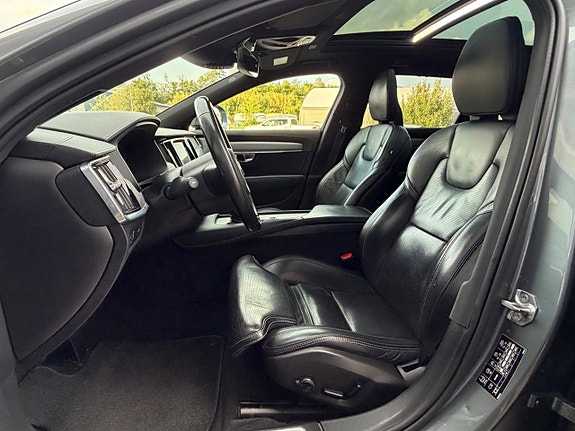 Volvo V90 Cross Country 8 of 24