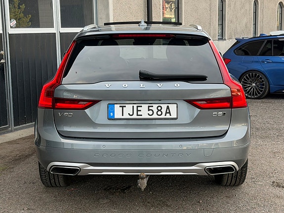 Volvo V90 Cross Country 7 of 24