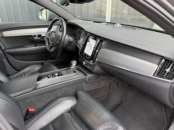 Volvo V90 Cross Country 13 of 24