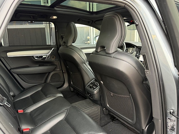 Volvo V90 Cross Country 12 of 24