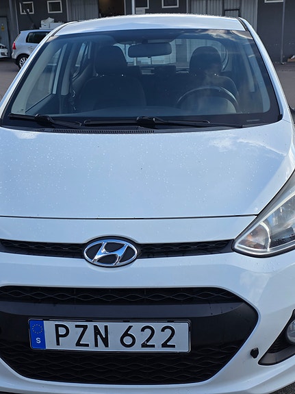 Hyundai i10 3 of 7
