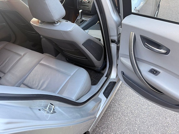 BMW 120i 8 of 22