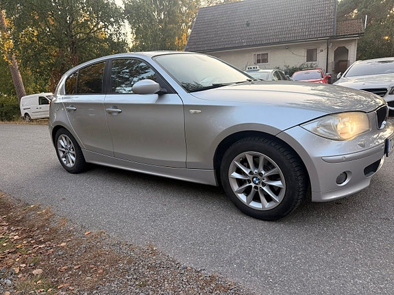 BMW 120i 2 of 22