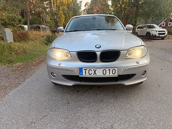 BMW 120i 3 of 22