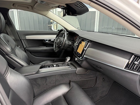 Volvo S90 14 of 22